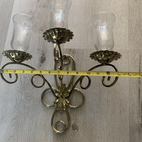 Set Of 2 Vintage Brass Flower Wall Mount Candelabra Three Arm Mount 
Ornate gold - Picture 5 of 16